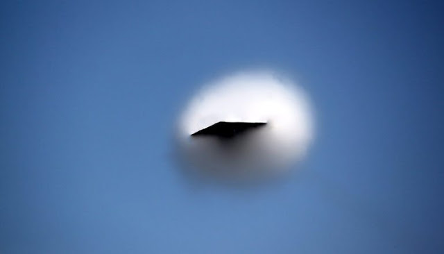 USAF Veteran Films UFO Flying at Mach 17